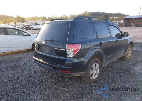 2010 Subaru Forester 2.5X z USA, uszkodzony, nr VIN JF2SH6BC8AG768637